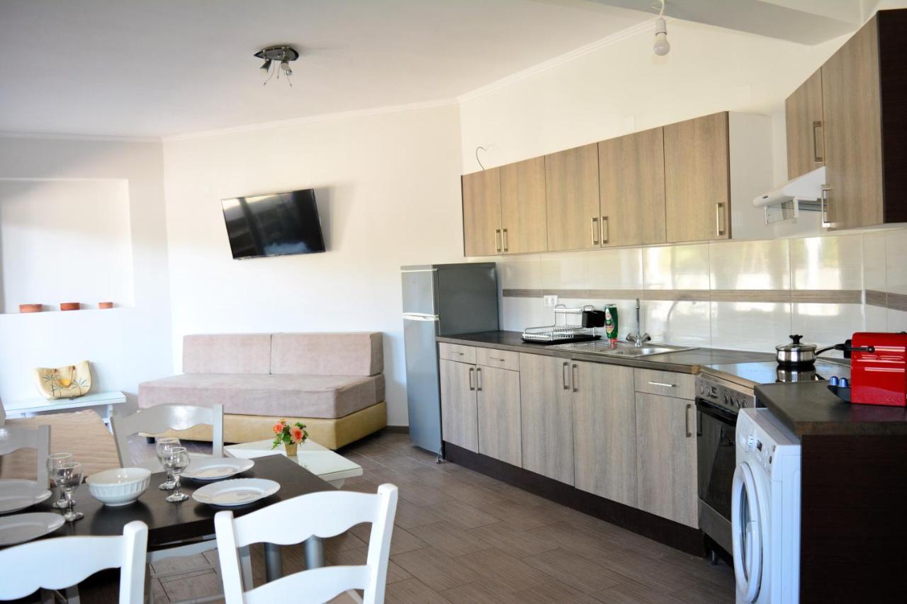 Tarmaros Apartments Sissi  Bagian luar foto